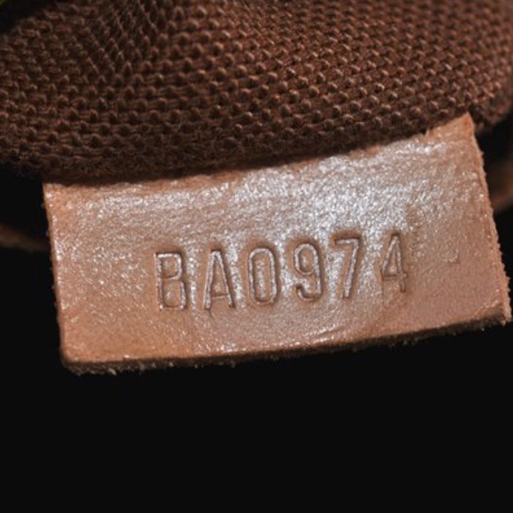 COPY - Sales 🔥$525 Louis Vuitton Monogram Alma - Picture 3 of 13